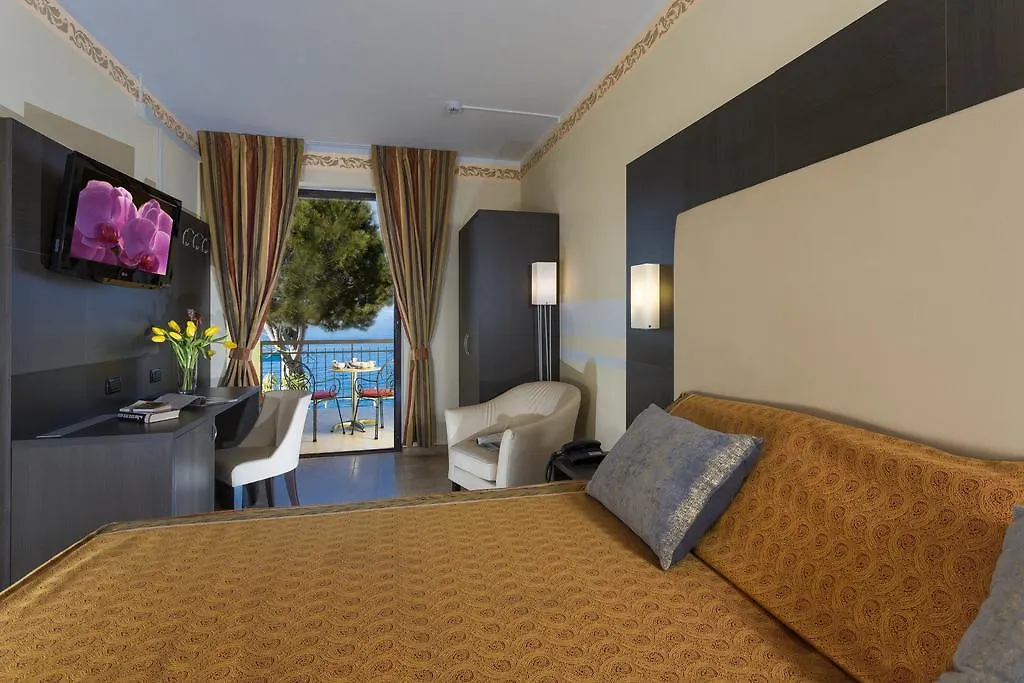 Taki Village Brenzone sul Garda 3*,