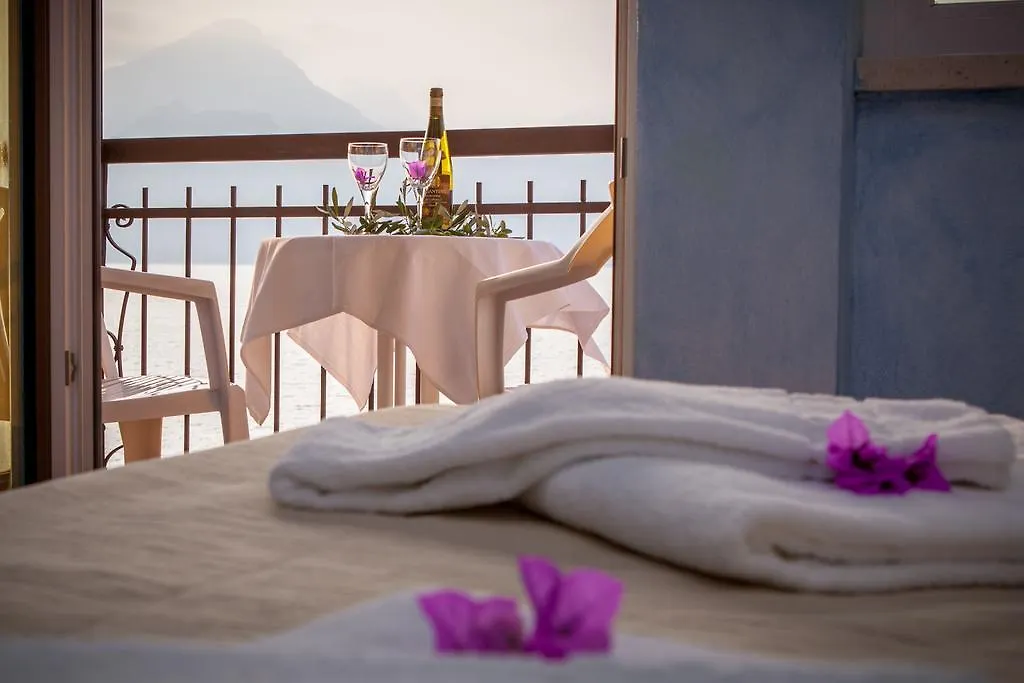 Taki Village Brenzone sul Garda 3*,  Italien